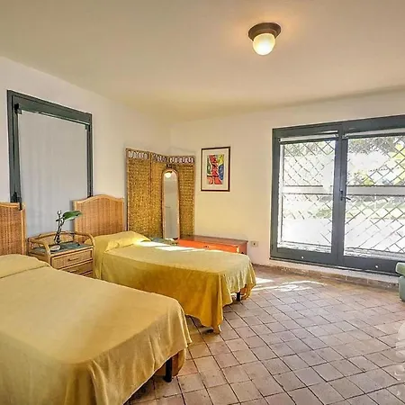 House With Garden Near The Sea Acireale