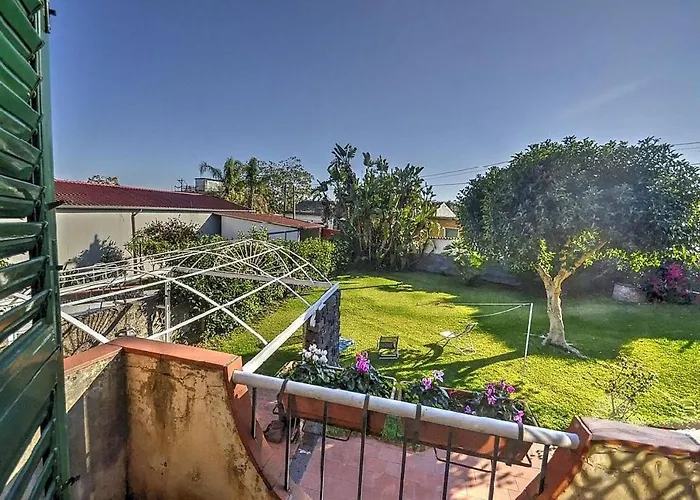 House With Garden Near The Sea 度假居 *